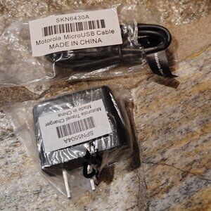 Motorola SKN6430A Micro USB Data Cable & SPN5504A Travel Charger Moto